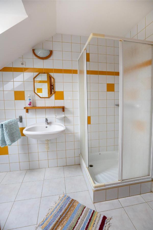 Noble'S Panzio Es Etterem Bed & Breakfast Nemesnep Luaran gambar