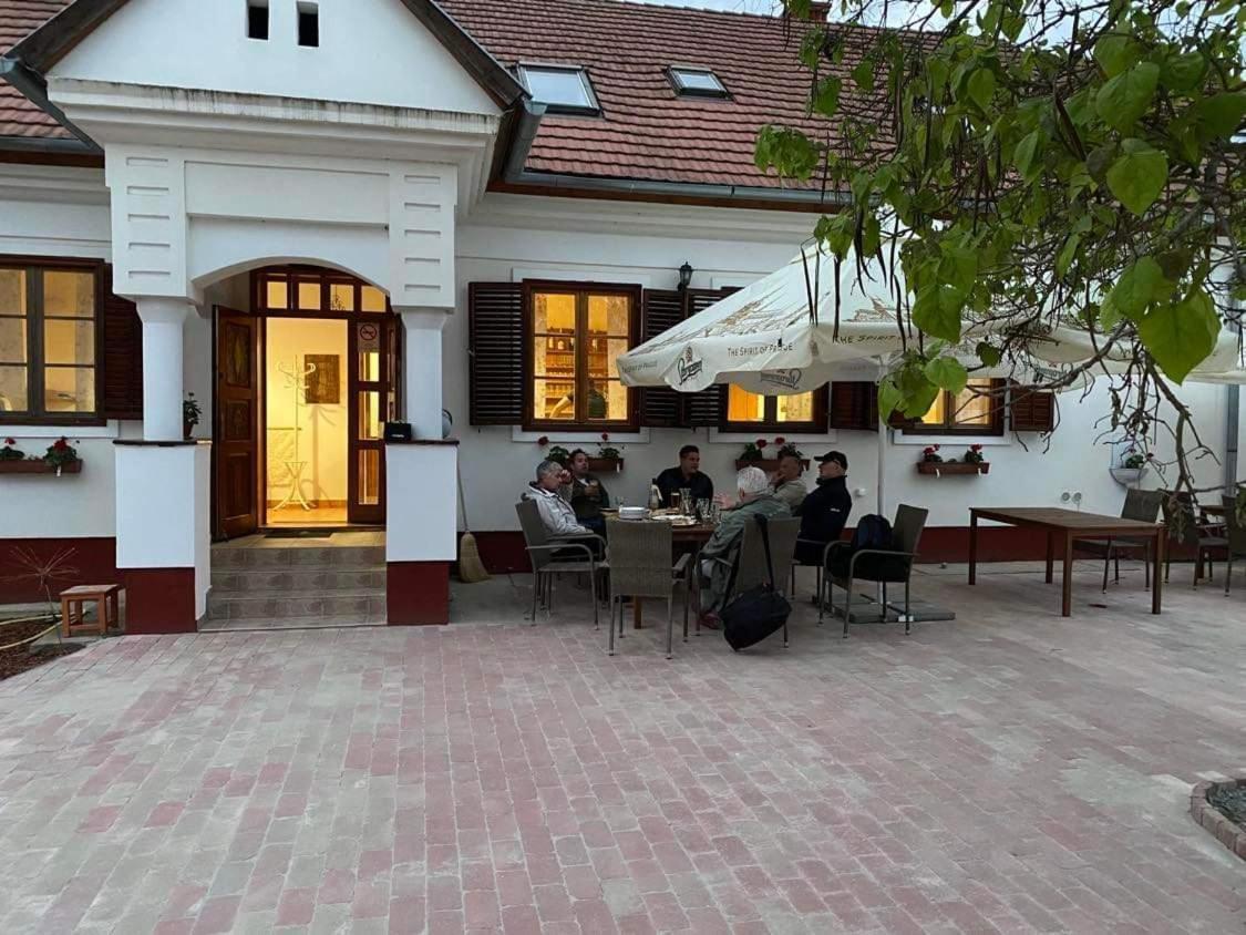 Noble'S Panzio Es Etterem Bed & Breakfast Nemesnep Luaran gambar
