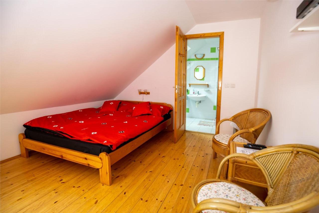 Noble'S Panzio Es Etterem Bed & Breakfast Nemesnep Luaran gambar