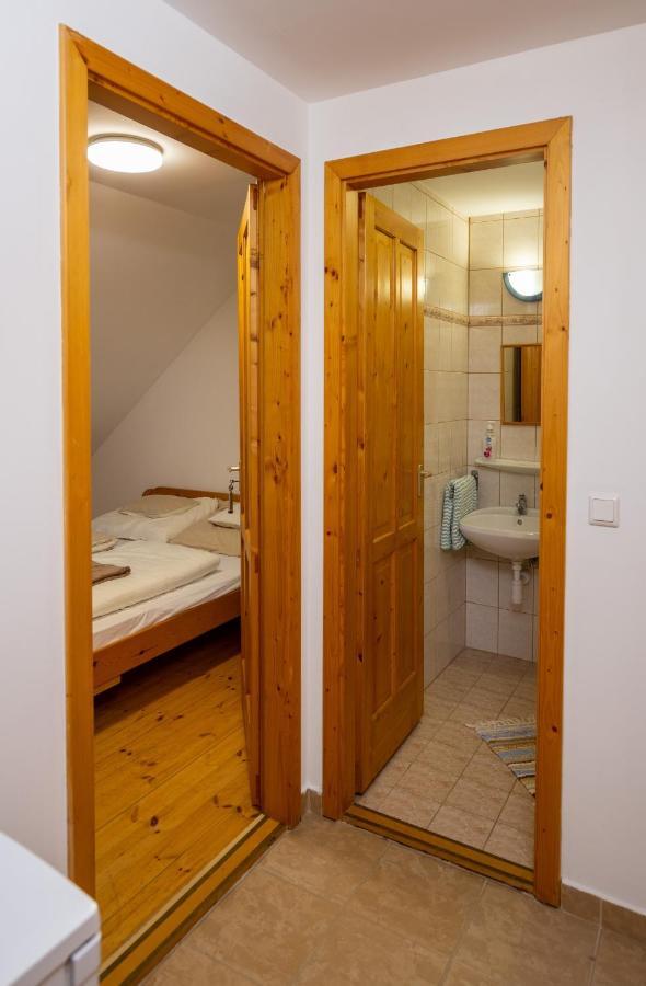 Noble'S Panzio Es Etterem Bed & Breakfast Nemesnep Luaran gambar
