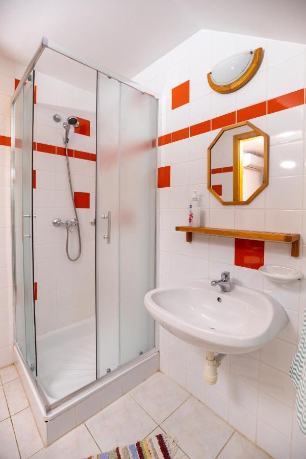 Noble'S Panzio Es Etterem Bed & Breakfast Nemesnep Luaran gambar